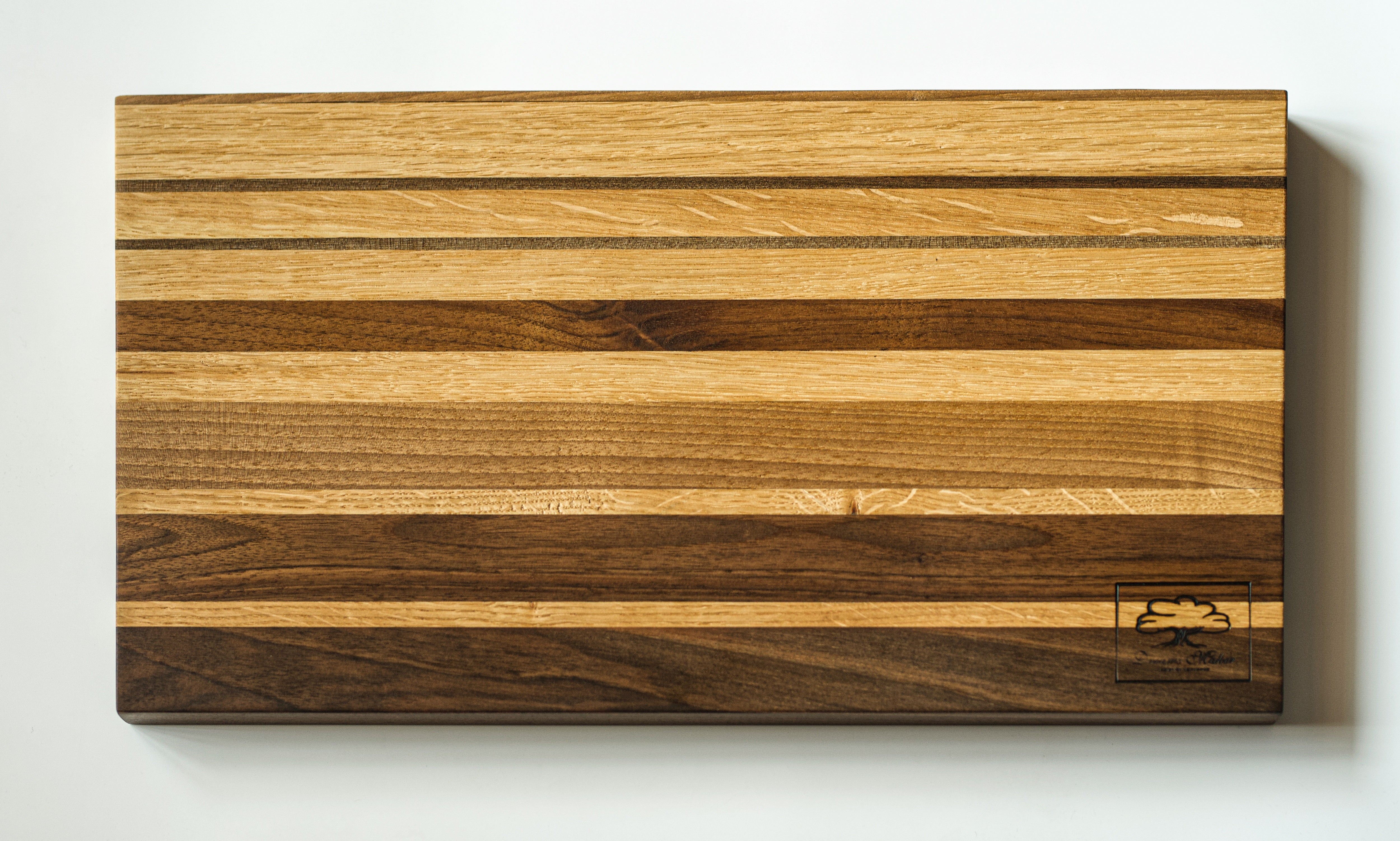 Brett aus Nussbaum und Eiche 59x29