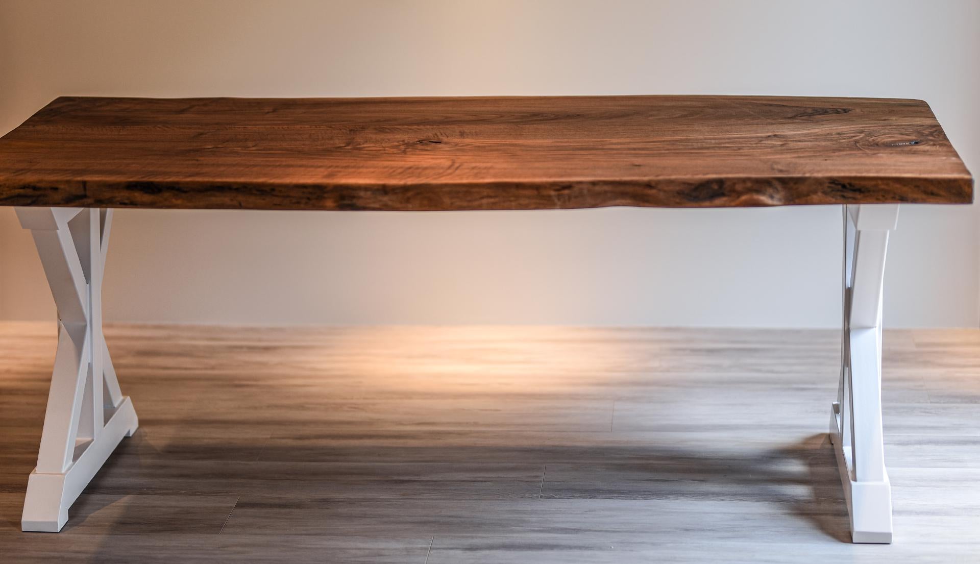 Naturholztisch aus Walnuss